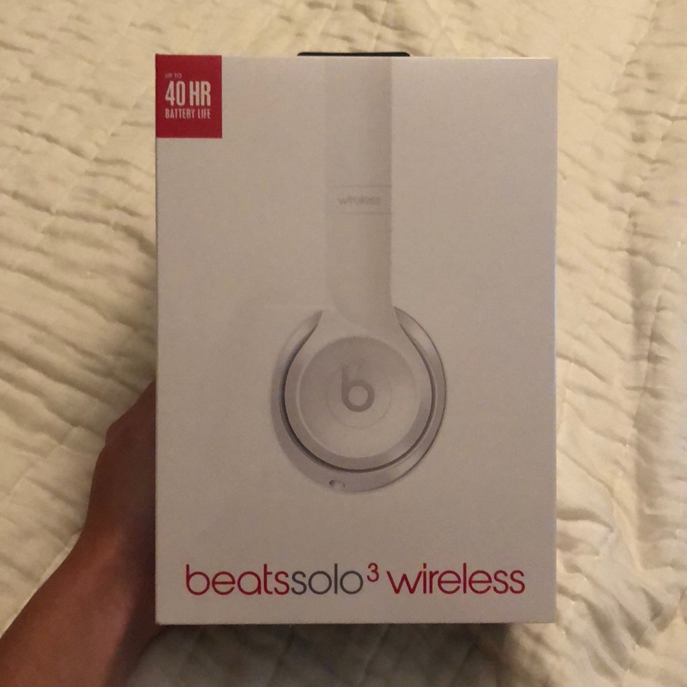 NIB beats solo3 wireless